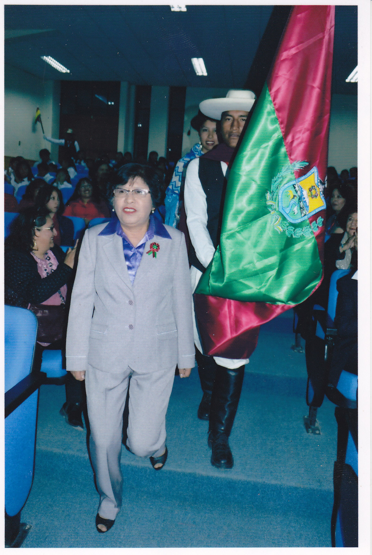 DESFILE DE BANDERAS "XIX CONVENCIÓN NACIONAL DE SECRETARIAS(OS) DE BOLIVIA" EN TUPIZA
